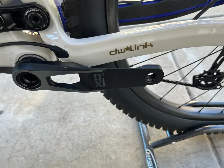 Pivot Firebird PFR 47